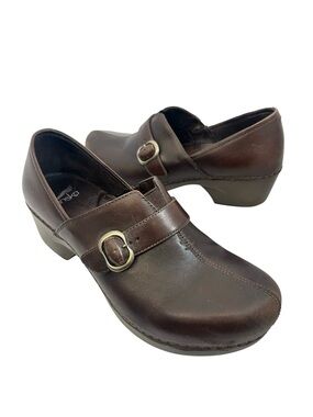 Dansko Tamara Chocolate Brown Leather Clogs Size 40 Buckle Vamp Comfort Boho